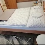 krevet i doručak By Ernes Hall *