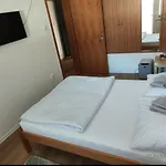 By Ernes Hall krevet i doručak