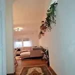 By Ernes Hall krevet i doručak *