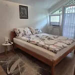 krevet i doručak By Ernes Hall *