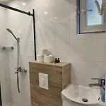 By Ernes Hall krevet i doručak *