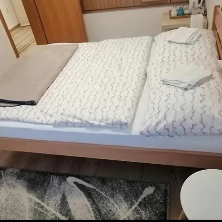 Couette-café By Ernes Hall *