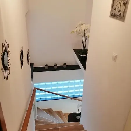 Couette-café By Ernes Hall