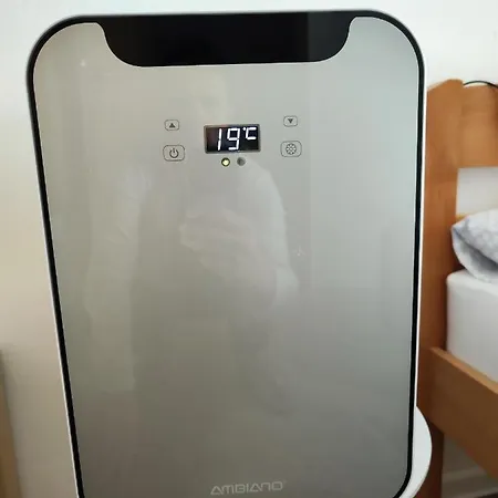 Couette-café By Ernes Hall *