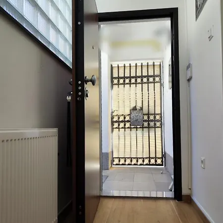 Couette-café By Ernes Hall