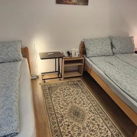 By Ernes Hall krevet i doručak