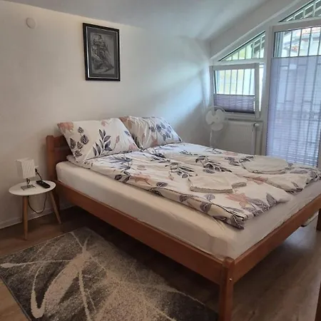 Couette-café By Ernes Hall *