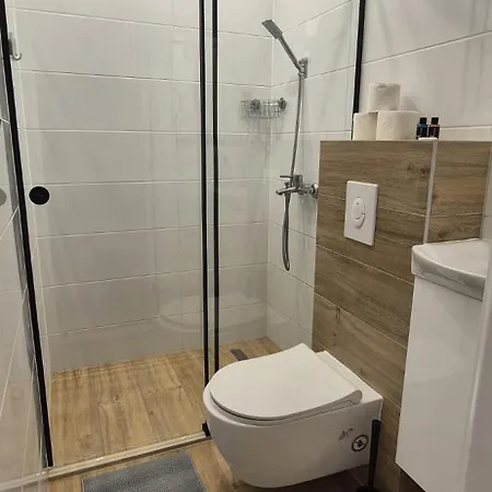 Couette-café By Ernes Hall *