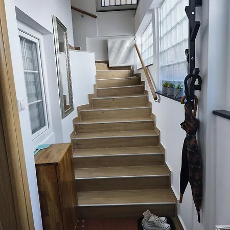 krevet i doručak By Ernes Hall *