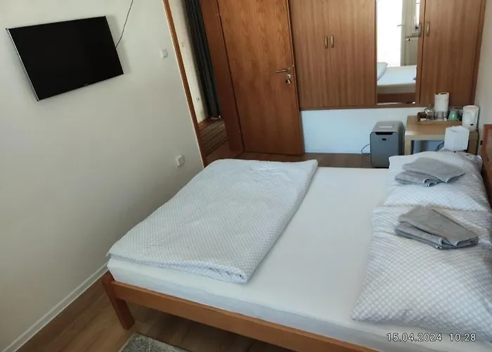 By Ernes Hall krevet i doručak