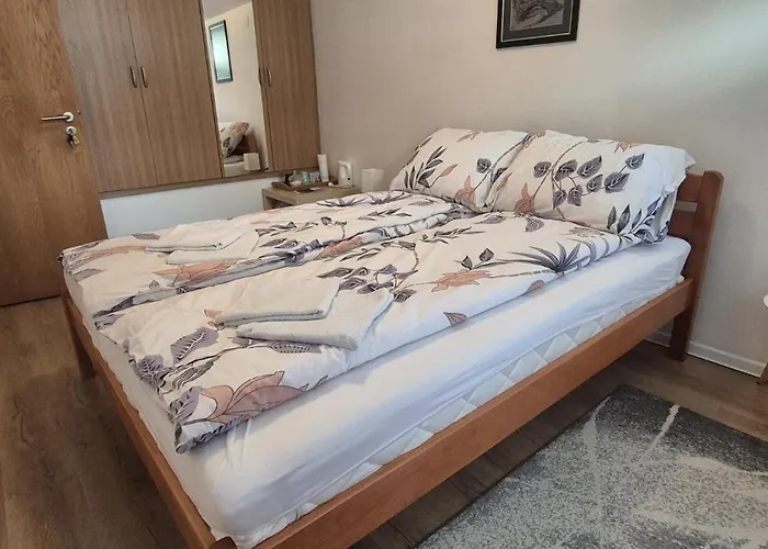 By Ernes Hall krevet i doručak *