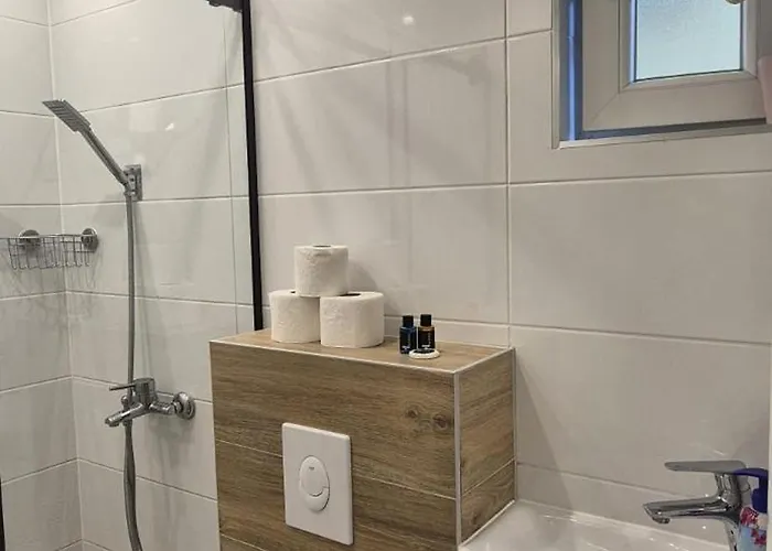 By Ernes Hall krevet i doručak *